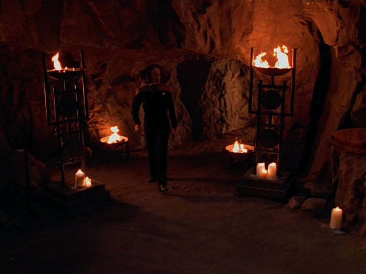 extant_StarTrekVoyager_4x03-DayOfHonor_1429.jpg
