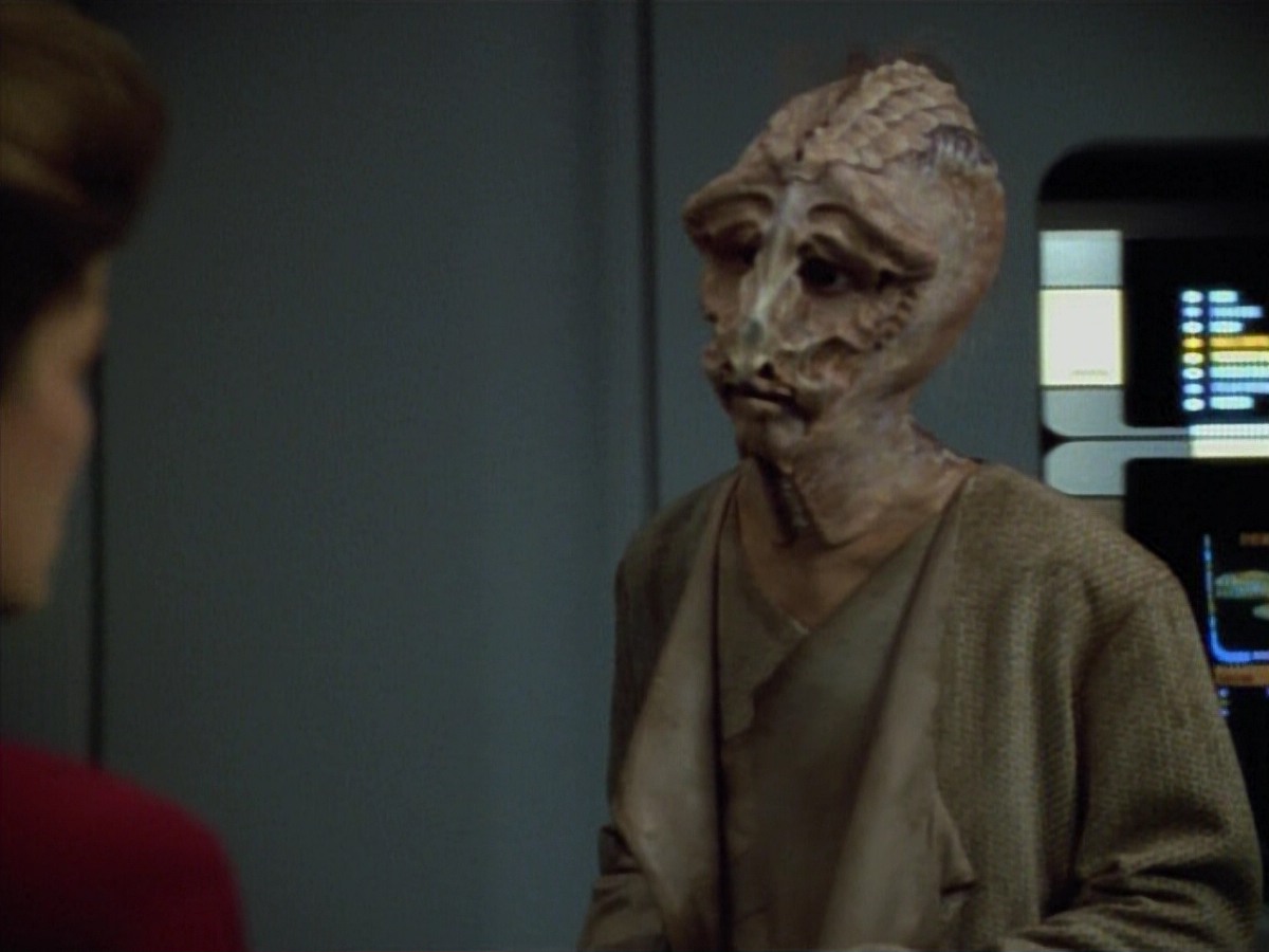 extant_StarTrekVoyager_4x03-DayOfHonor_1926.jpg