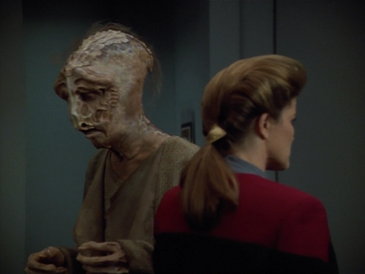 extant_StarTrekVoyager_4x03-DayOfHonor_1933.jpg