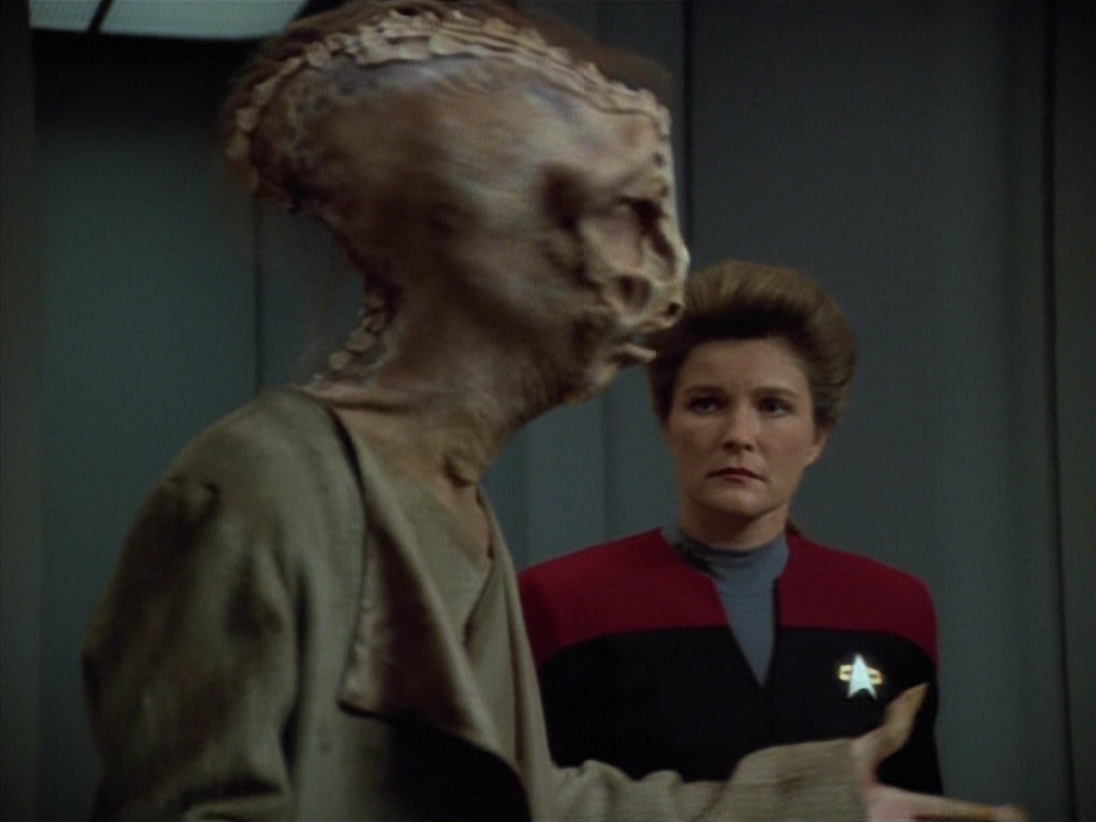 extant_StarTrekVoyager_4x03-DayOfHonor_1939.jpg