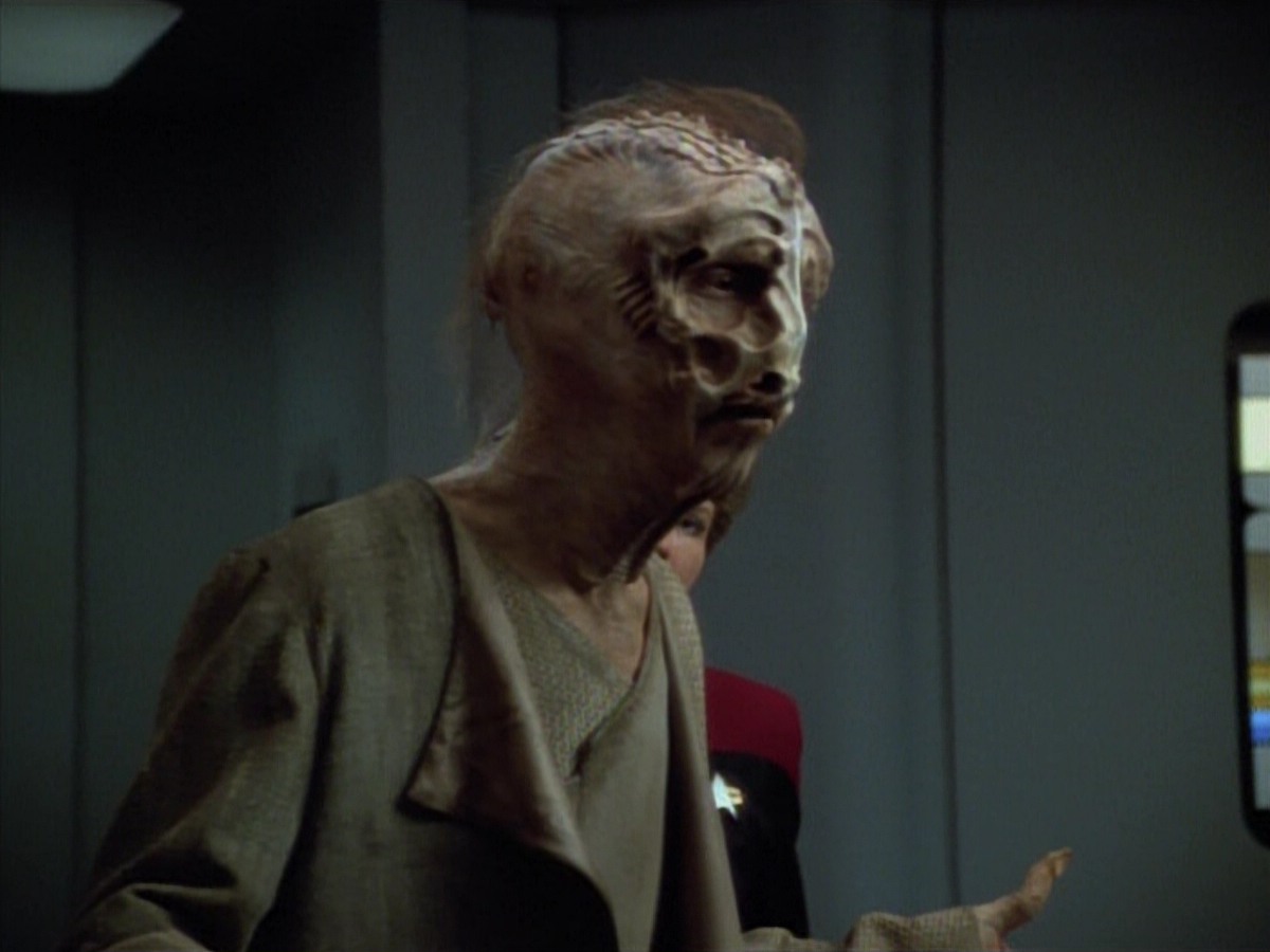 extant_StarTrekVoyager_4x03-DayOfHonor_1943.jpg