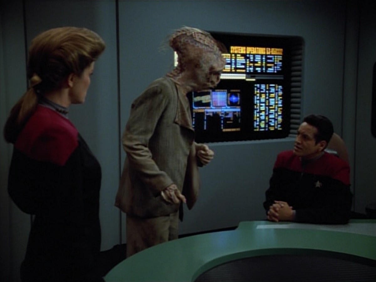 extant_StarTrekVoyager_4x03-DayOfHonor_1990.jpg