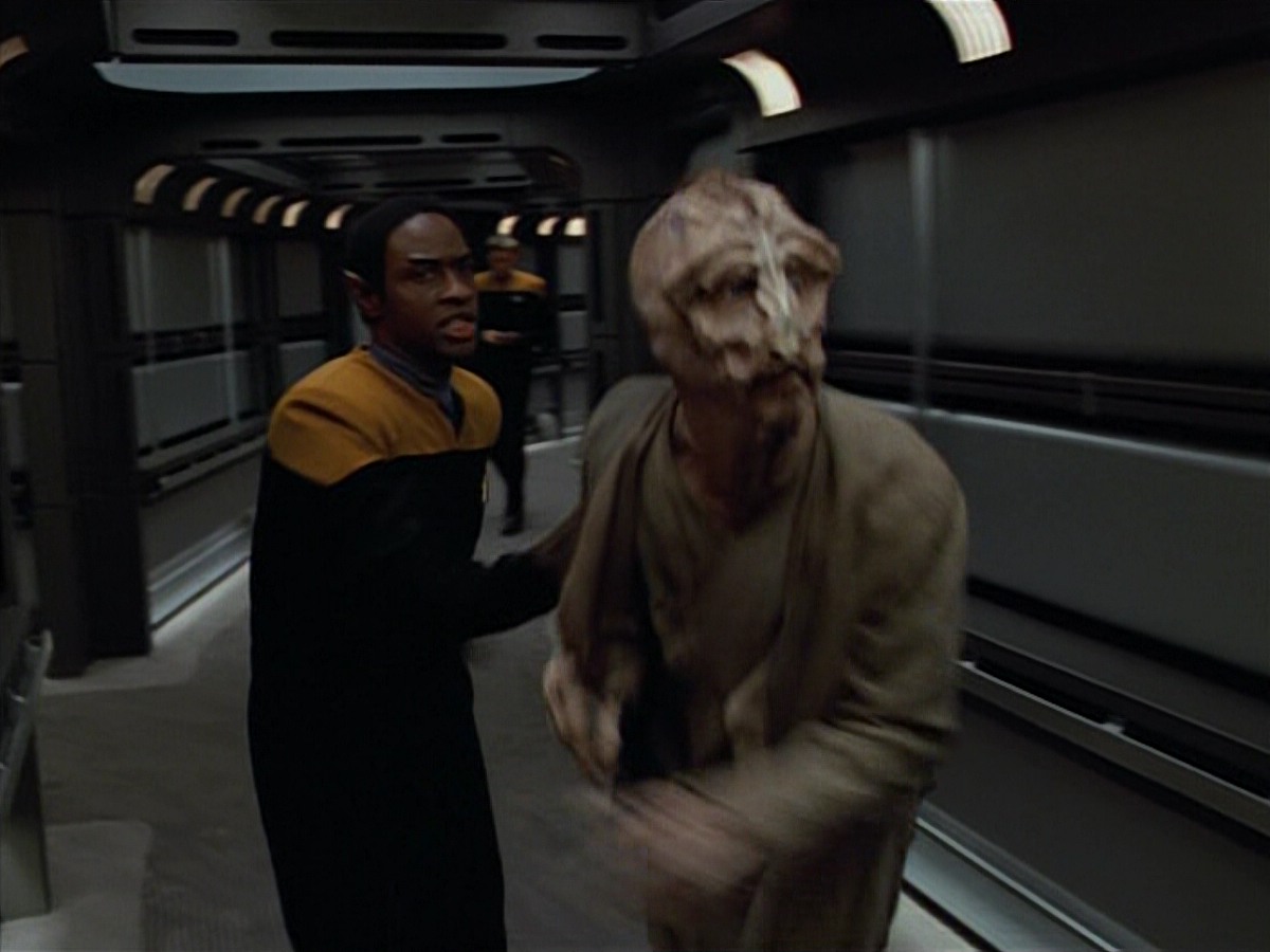 extant_StarTrekVoyager_4x03-DayOfHonor_2140.jpg