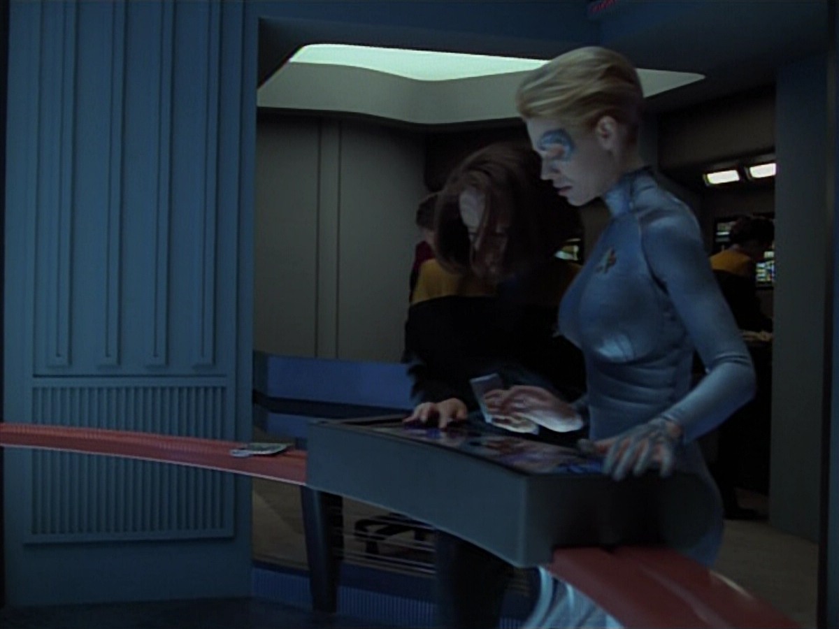 extant_StarTrekVoyager_4x03-DayOfHonor_2400.jpg