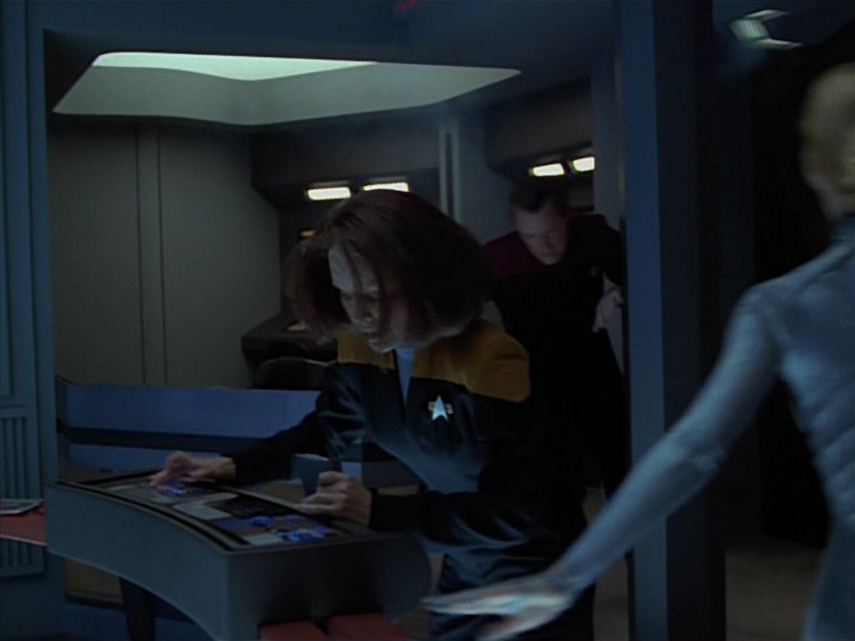 extant_StarTrekVoyager_4x03-DayOfHonor_2460.jpg
