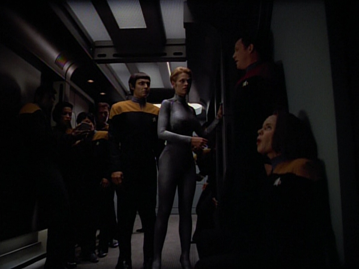extant_StarTrekVoyager_4x03-DayOfHonor_2525.jpg
