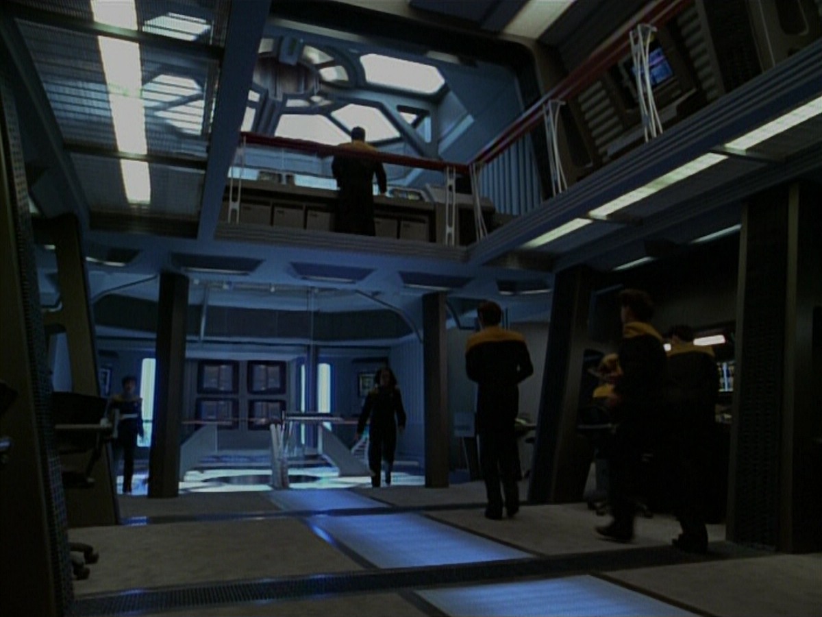 extant_StarTrekVoyager_4x03-DayOfHonor_2583.jpg
