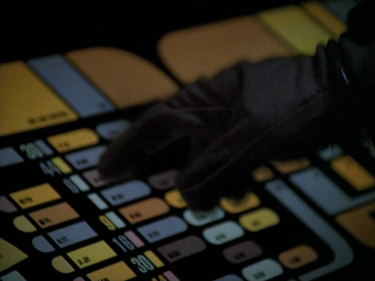 extant_StarTrekVoyager_4x03-DayOfHonor_2979.jpg