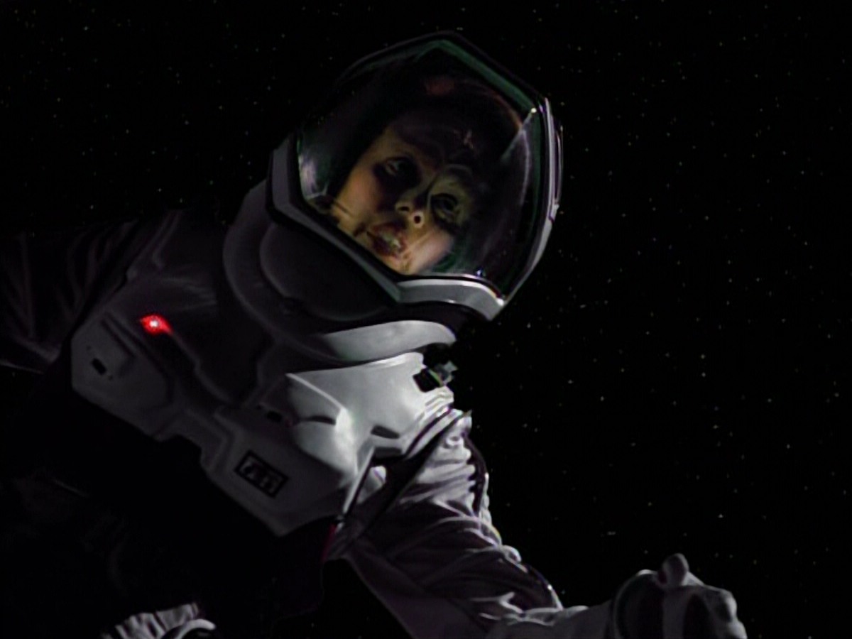 extant_StarTrekVoyager_4x03-DayOfHonor_3080.jpg