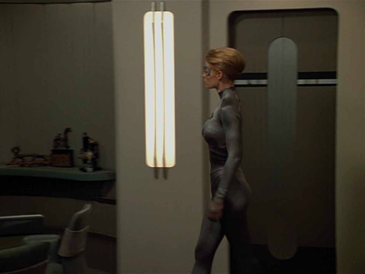 extant_StarTrekVoyager_4x03-DayOfHonor_3313.jpg