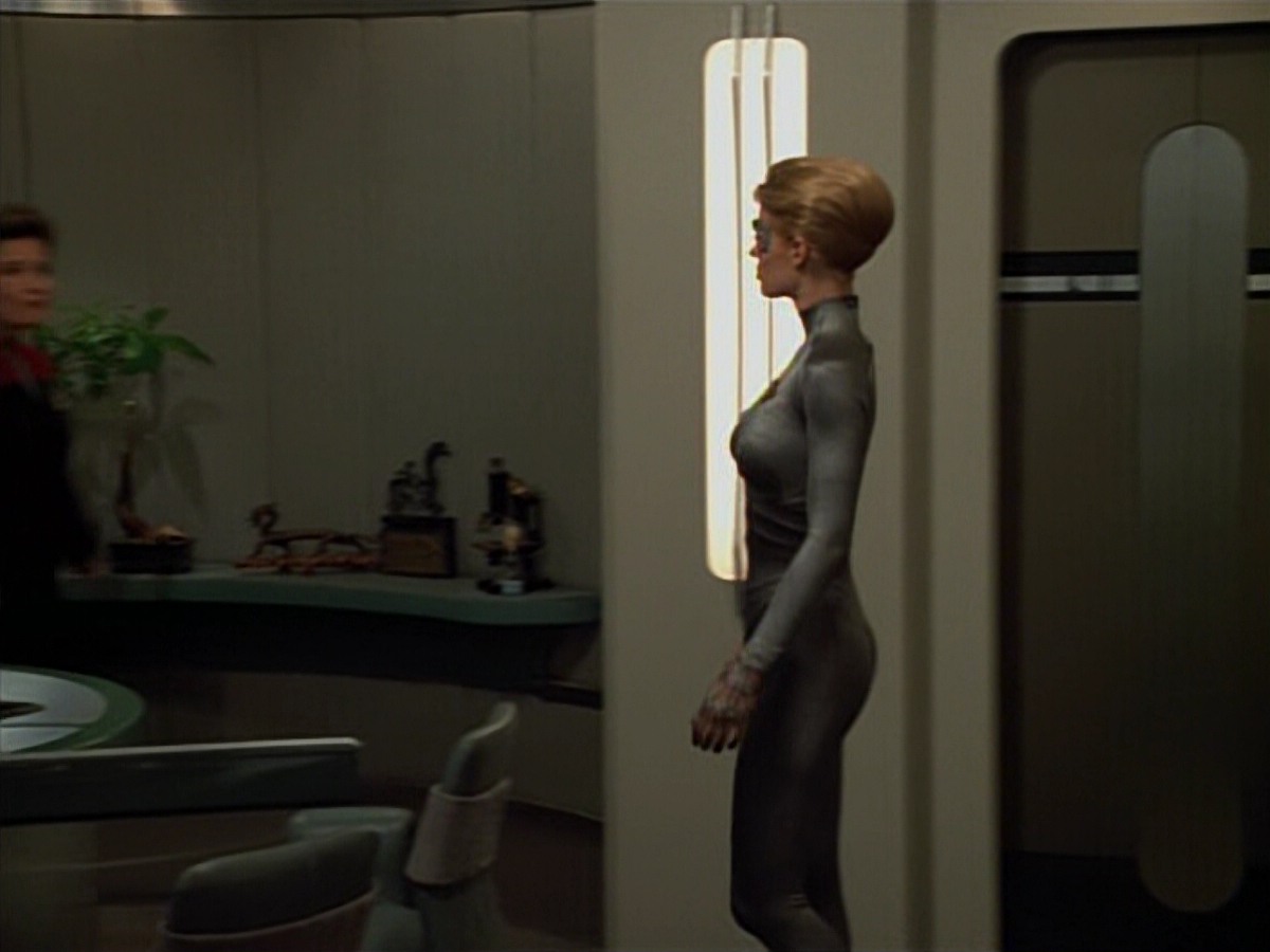 extant_StarTrekVoyager_4x03-DayOfHonor_3314.jpg