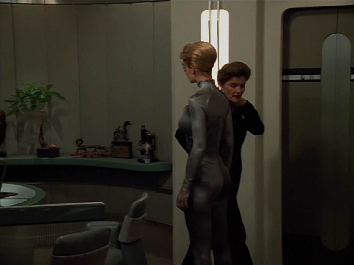 extant_StarTrekVoyager_4x03-DayOfHonor_3346.jpg