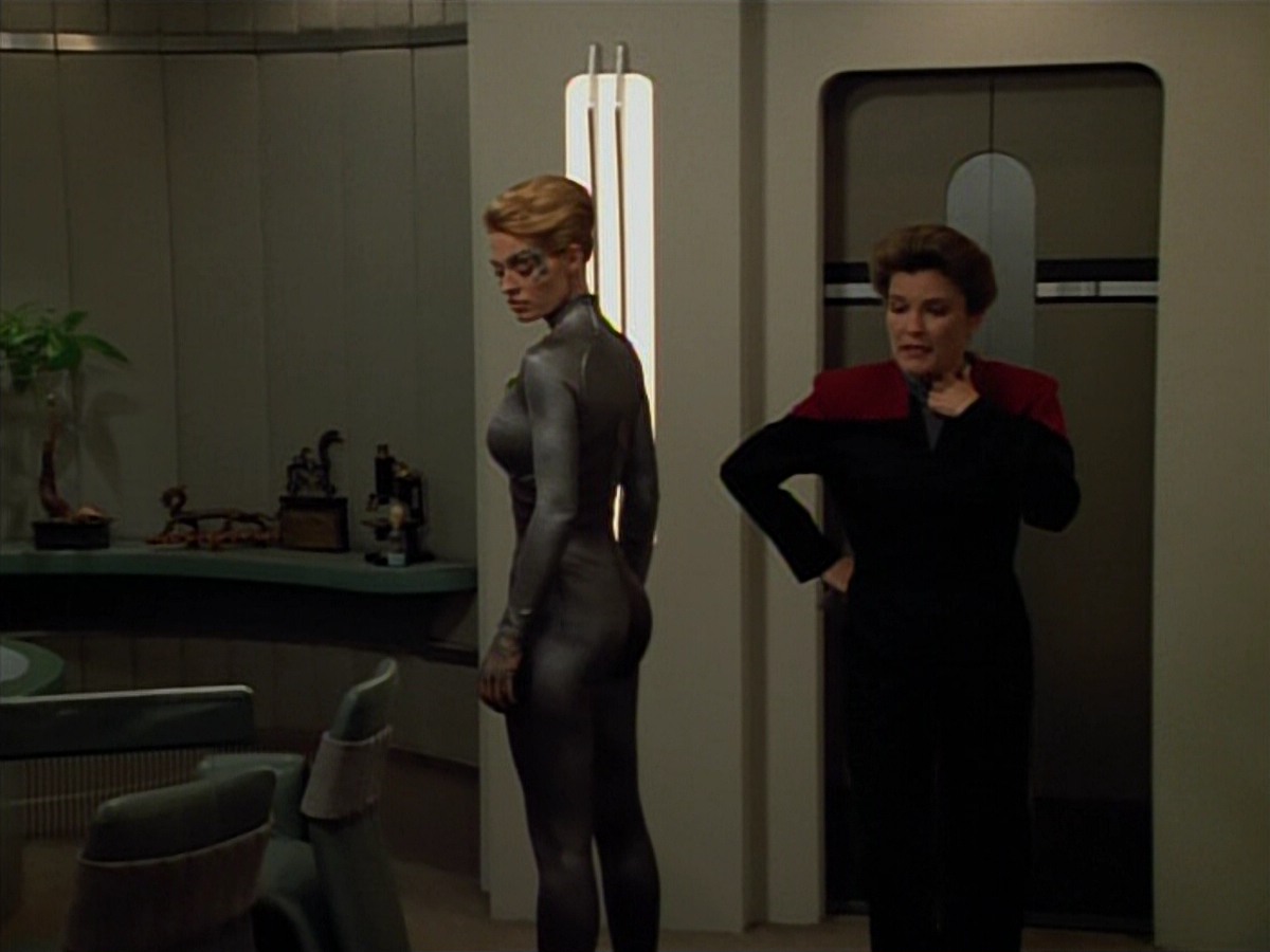 extant_StarTrekVoyager_4x03-DayOfHonor_3348.jpg