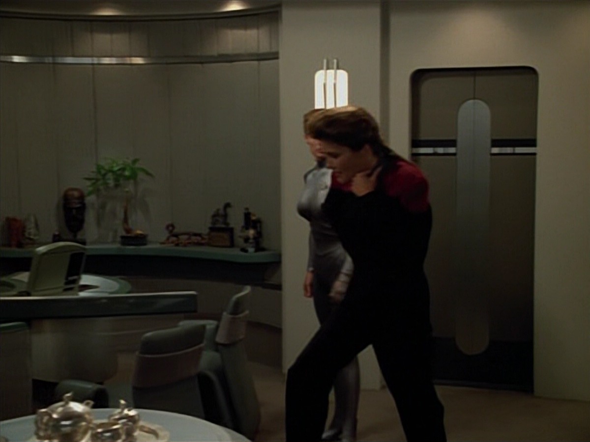 extant_StarTrekVoyager_4x03-DayOfHonor_3351.jpg
