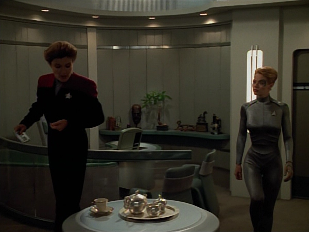 extant_StarTrekVoyager_4x03-DayOfHonor_3355.jpg