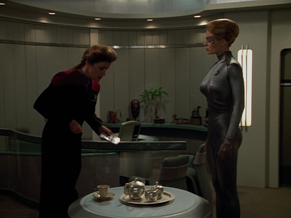 extant_StarTrekVoyager_4x03-DayOfHonor_3373.jpg