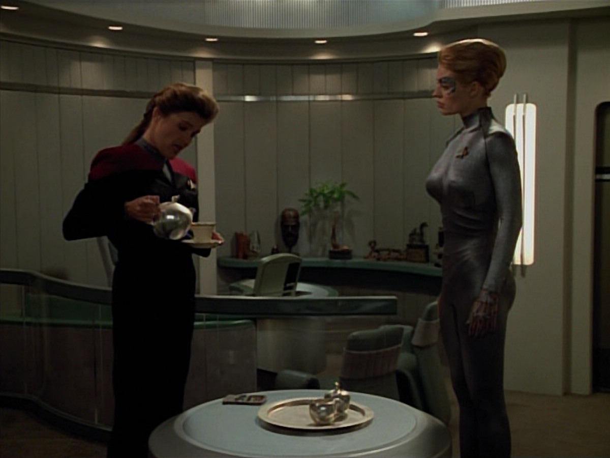 extant_StarTrekVoyager_4x03-DayOfHonor_3383.jpg