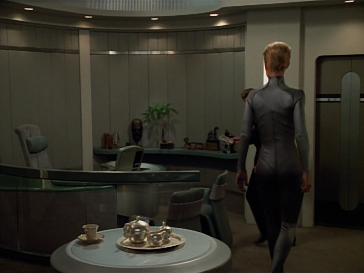 extant_StarTrekVoyager_4x03-DayOfHonor_3570.jpg