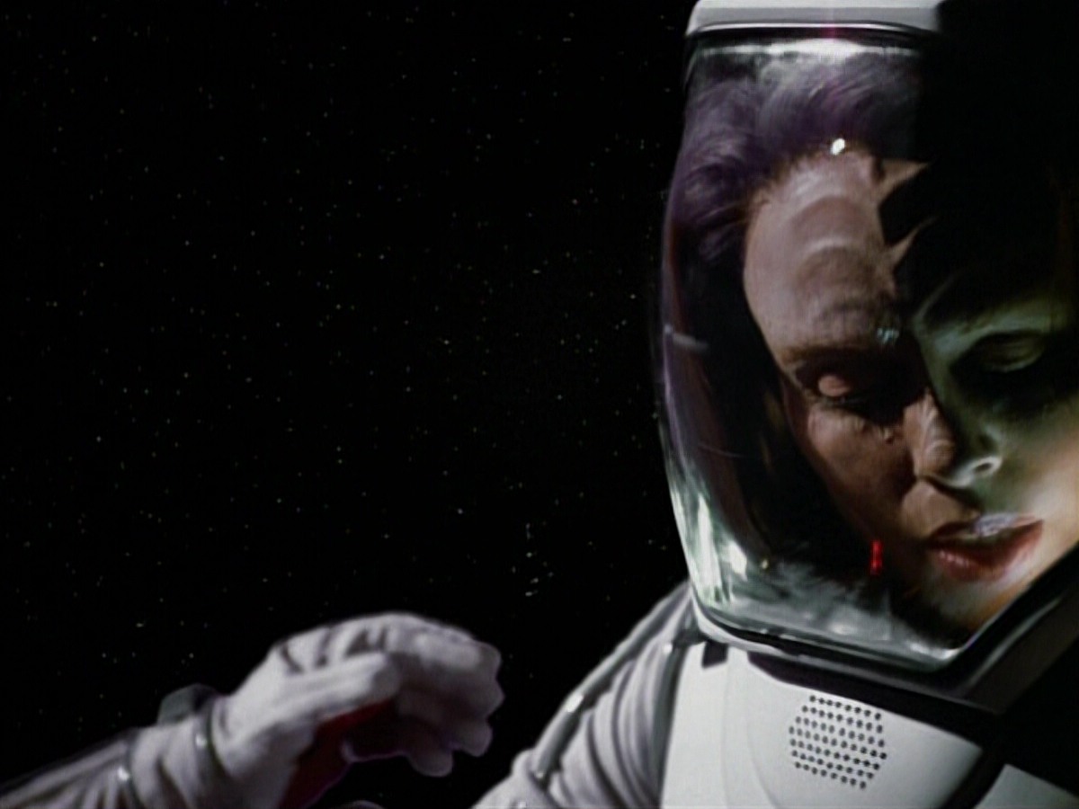 extant_StarTrekVoyager_4x03-DayOfHonor_3761.jpg