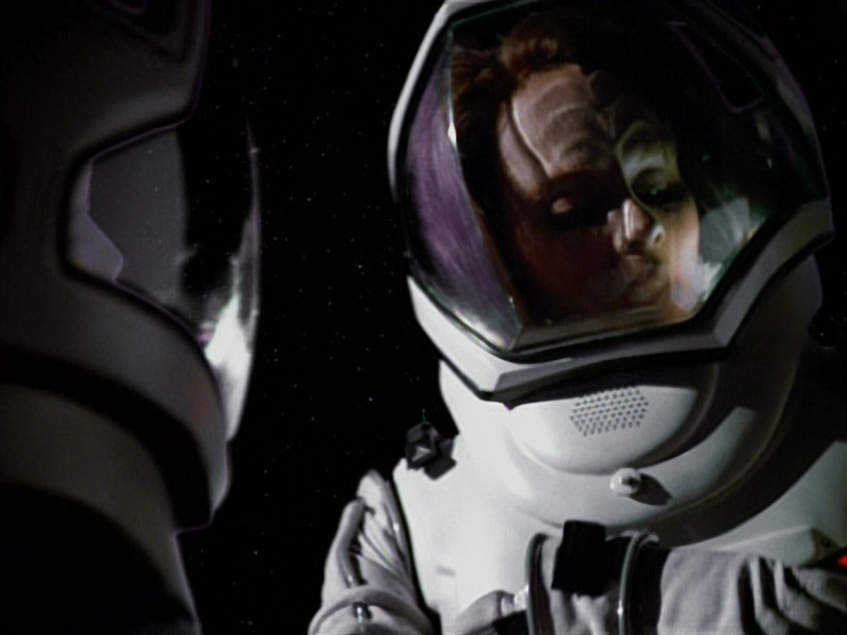 extant_StarTrekVoyager_4x03-DayOfHonor_3766.jpg