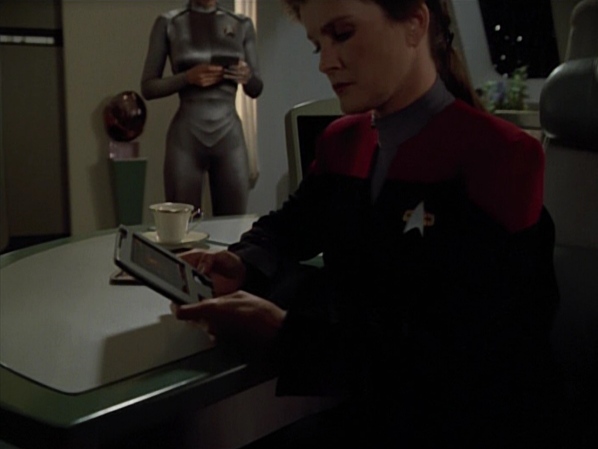 extant_StarTrekVoyager_4x03-DayOfHonor_3802.jpg