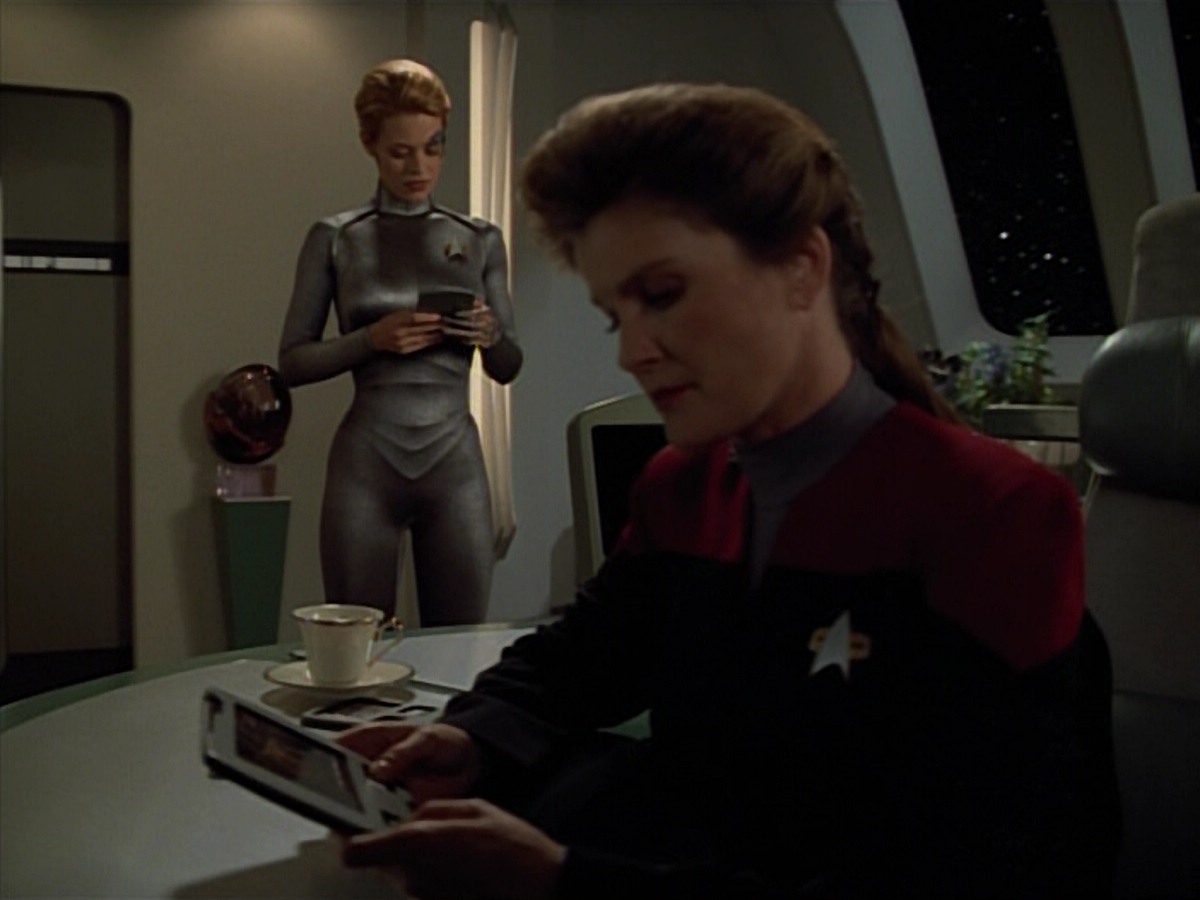 extant_StarTrekVoyager_4x03-DayOfHonor_3817.jpg