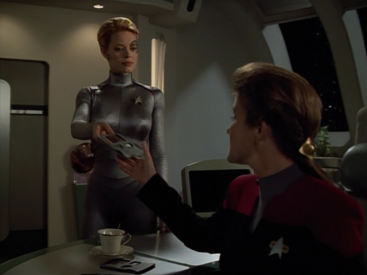 extant_StarTrekVoyager_4x03-DayOfHonor_3826.jpg