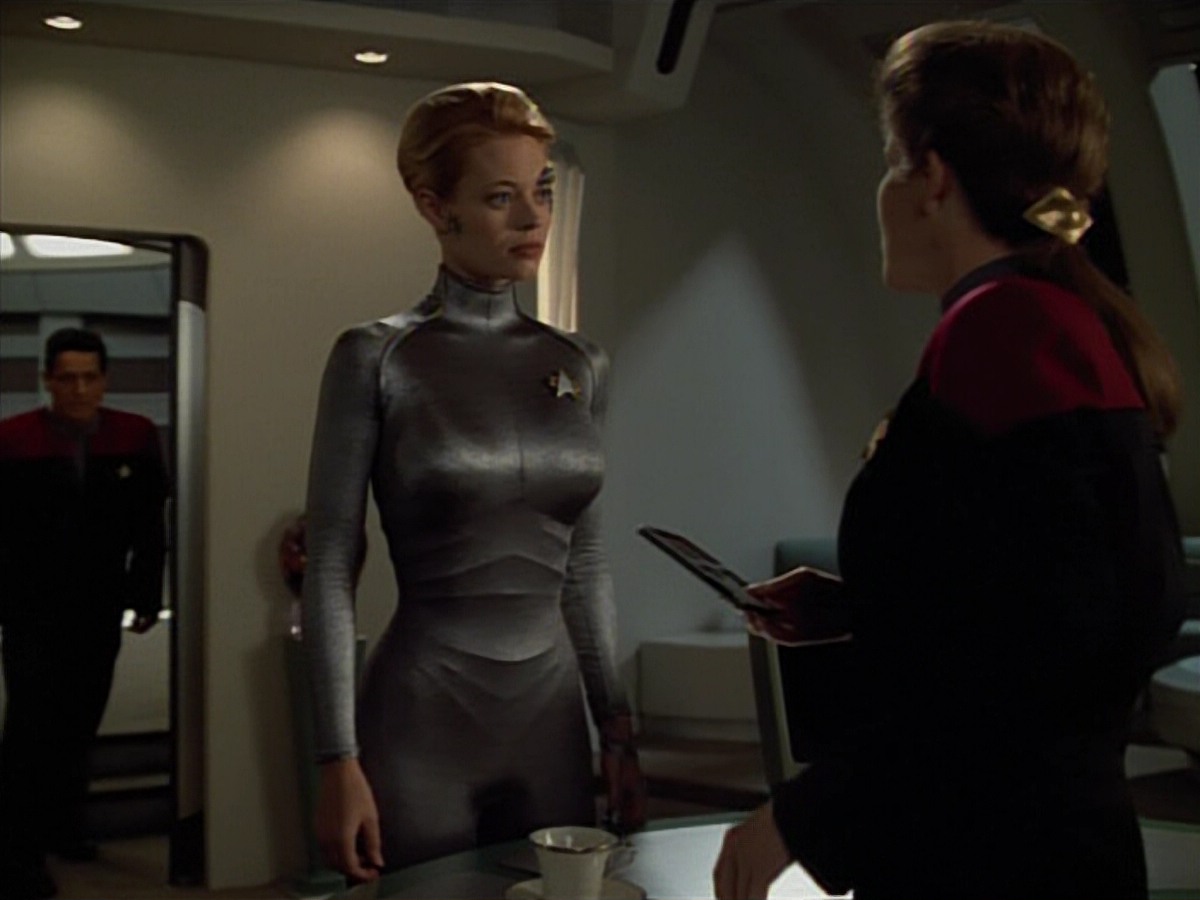extant_StarTrekVoyager_4x03-DayOfHonor_3848.jpg