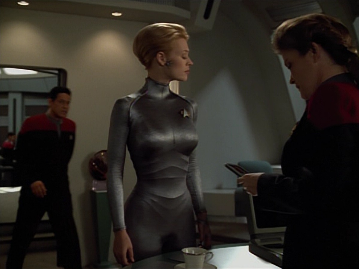 extant_StarTrekVoyager_4x03-DayOfHonor_3849.jpg