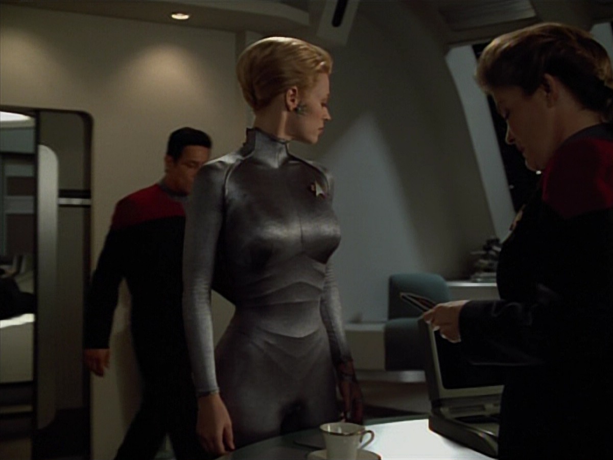 extant_StarTrekVoyager_4x03-DayOfHonor_3850.jpg