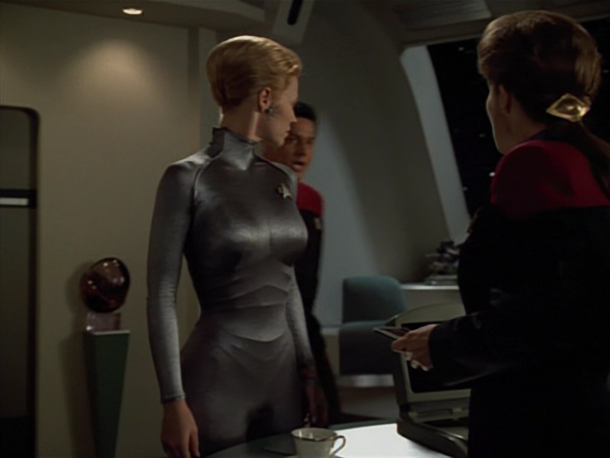 extant_StarTrekVoyager_4x03-DayOfHonor_3851.jpg