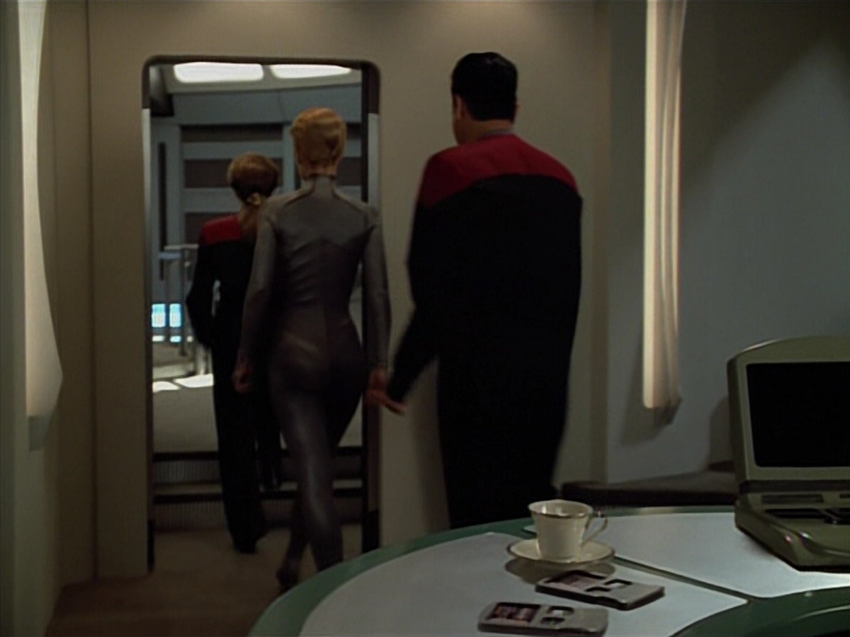 extant_StarTrekVoyager_4x03-DayOfHonor_3878.jpg