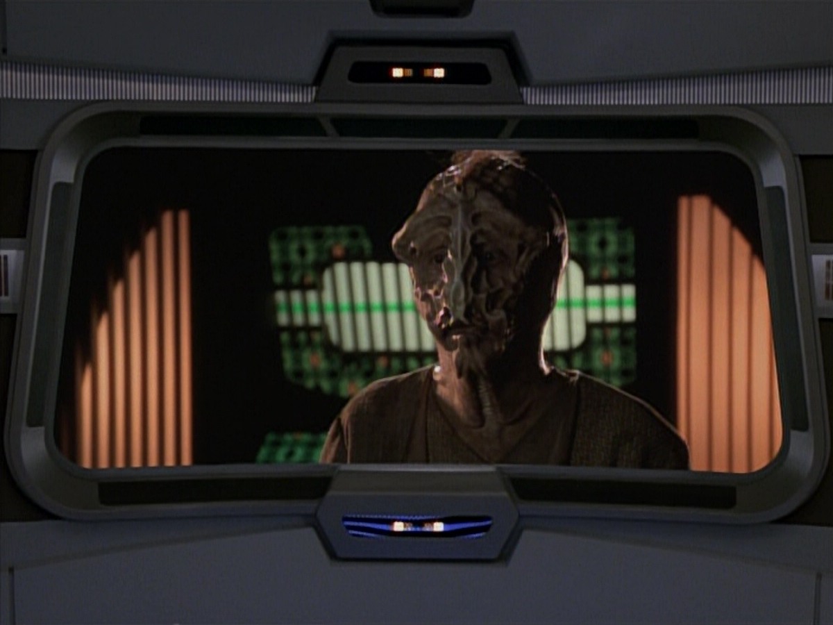 extant_StarTrekVoyager_4x03-DayOfHonor_3902.jpg