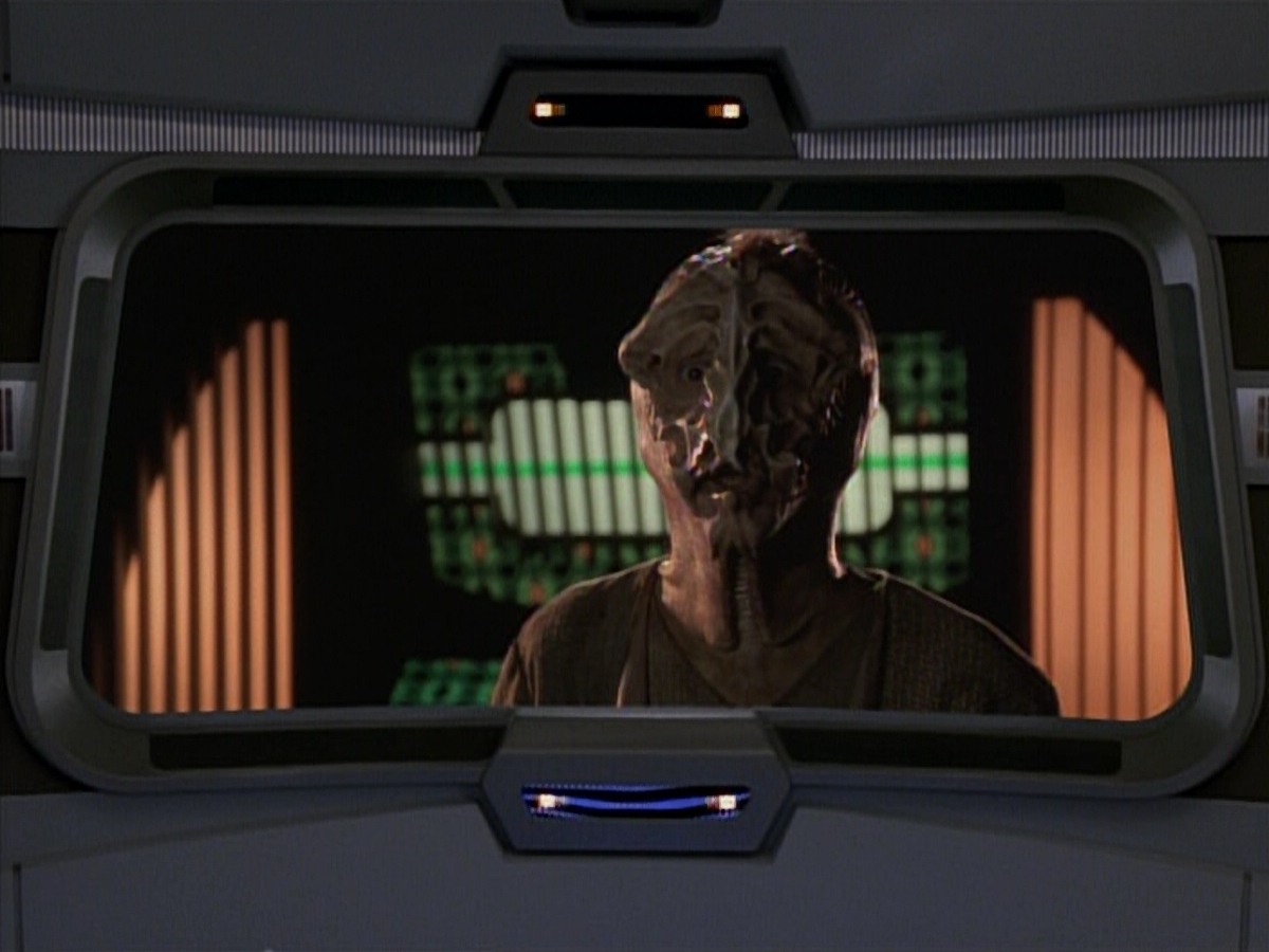 extant_StarTrekVoyager_4x03-DayOfHonor_3918.jpg