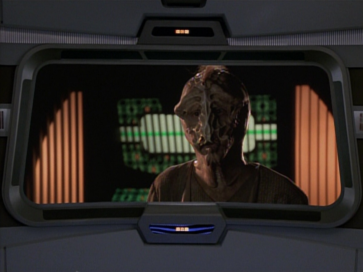 extant_StarTrekVoyager_4x03-DayOfHonor_3924.jpg