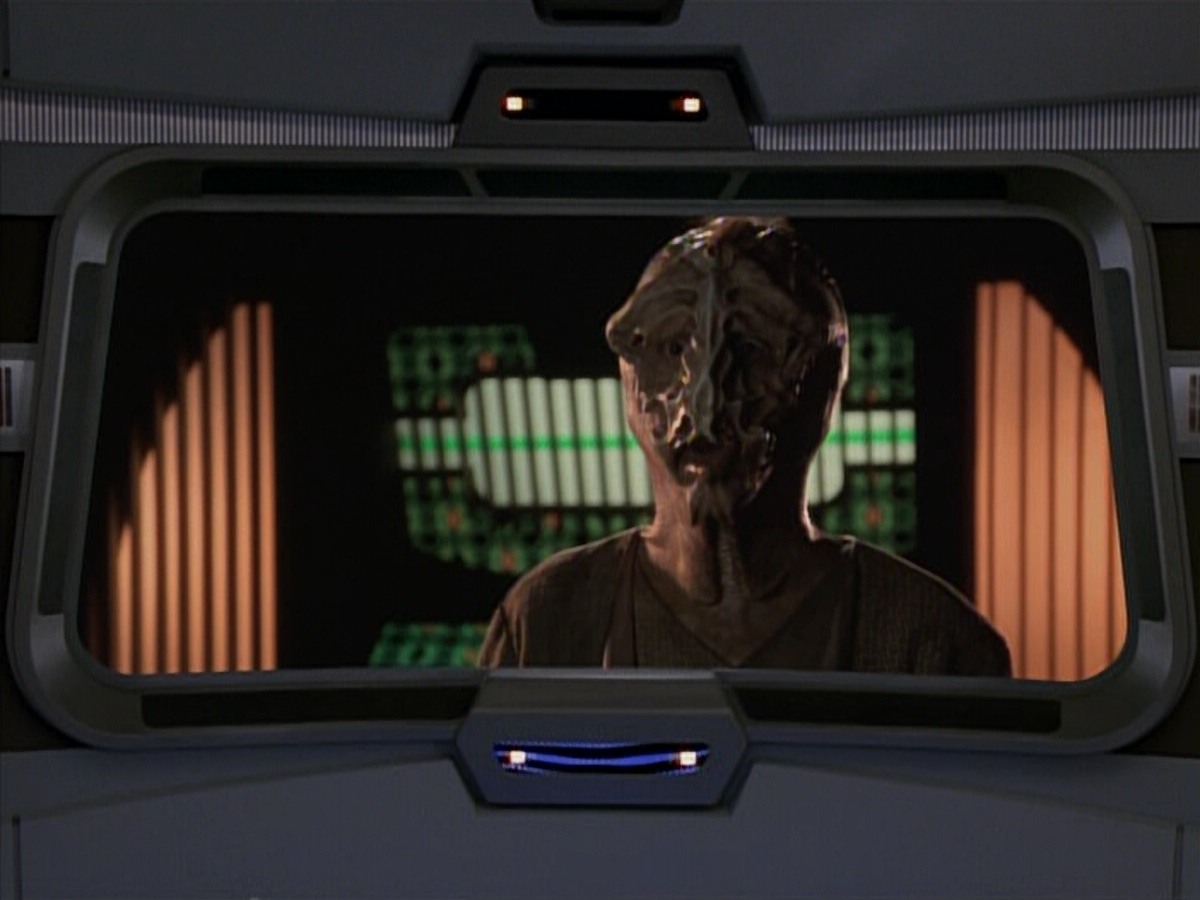 extant_StarTrekVoyager_4x03-DayOfHonor_3940.jpg