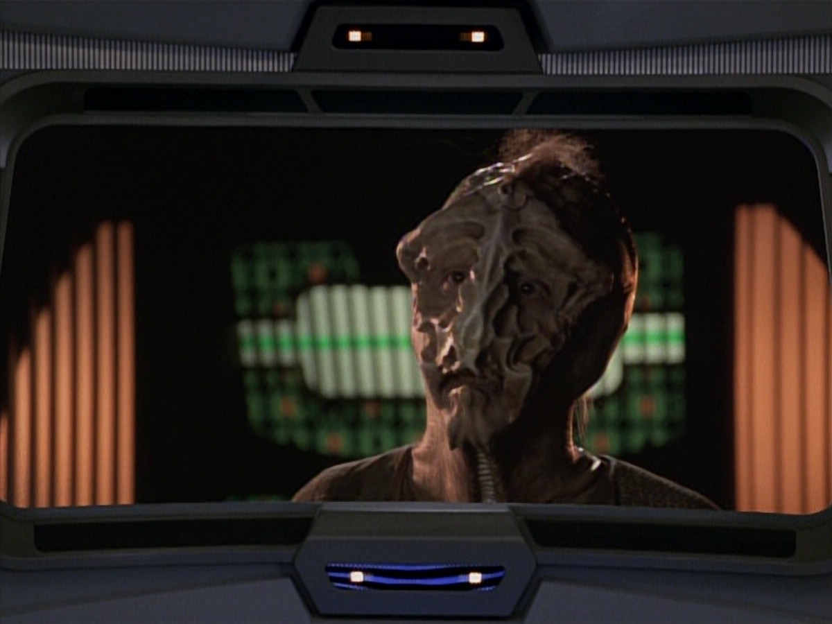 extant_StarTrekVoyager_4x03-DayOfHonor_3955.jpg