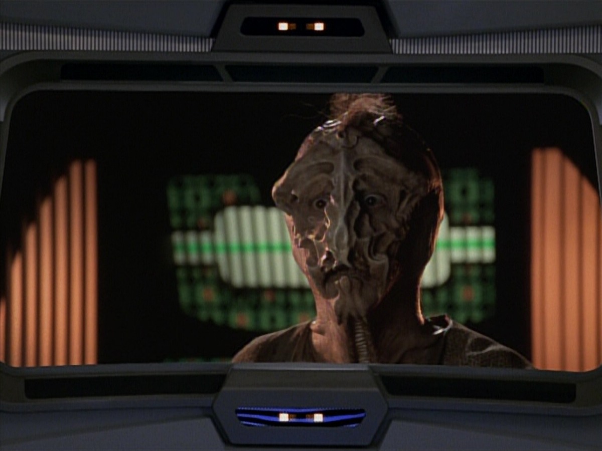 extant_StarTrekVoyager_4x03-DayOfHonor_3981.jpg