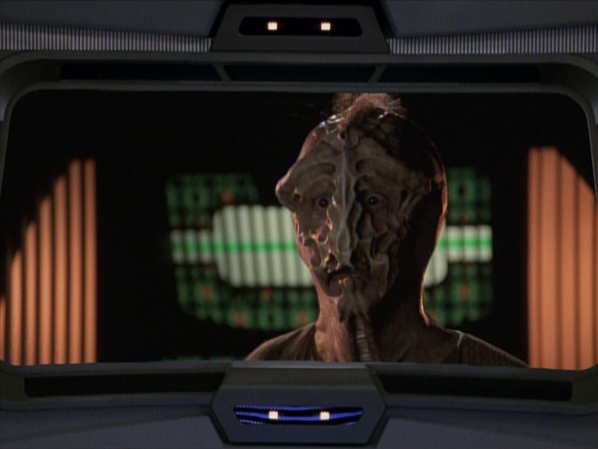 extant_StarTrekVoyager_4x03-DayOfHonor_3992.jpg