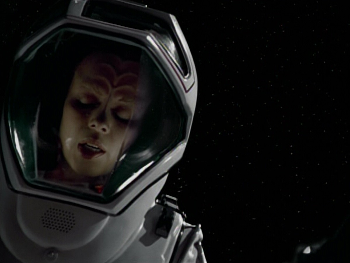 extant_StarTrekVoyager_4x03-DayOfHonor_4028.jpg