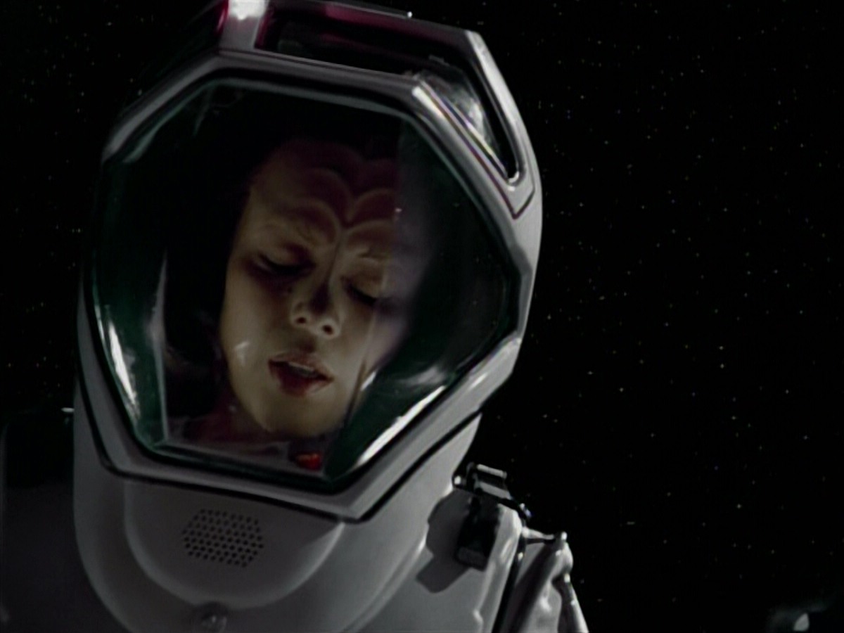 extant_StarTrekVoyager_4x03-DayOfHonor_4036.jpg