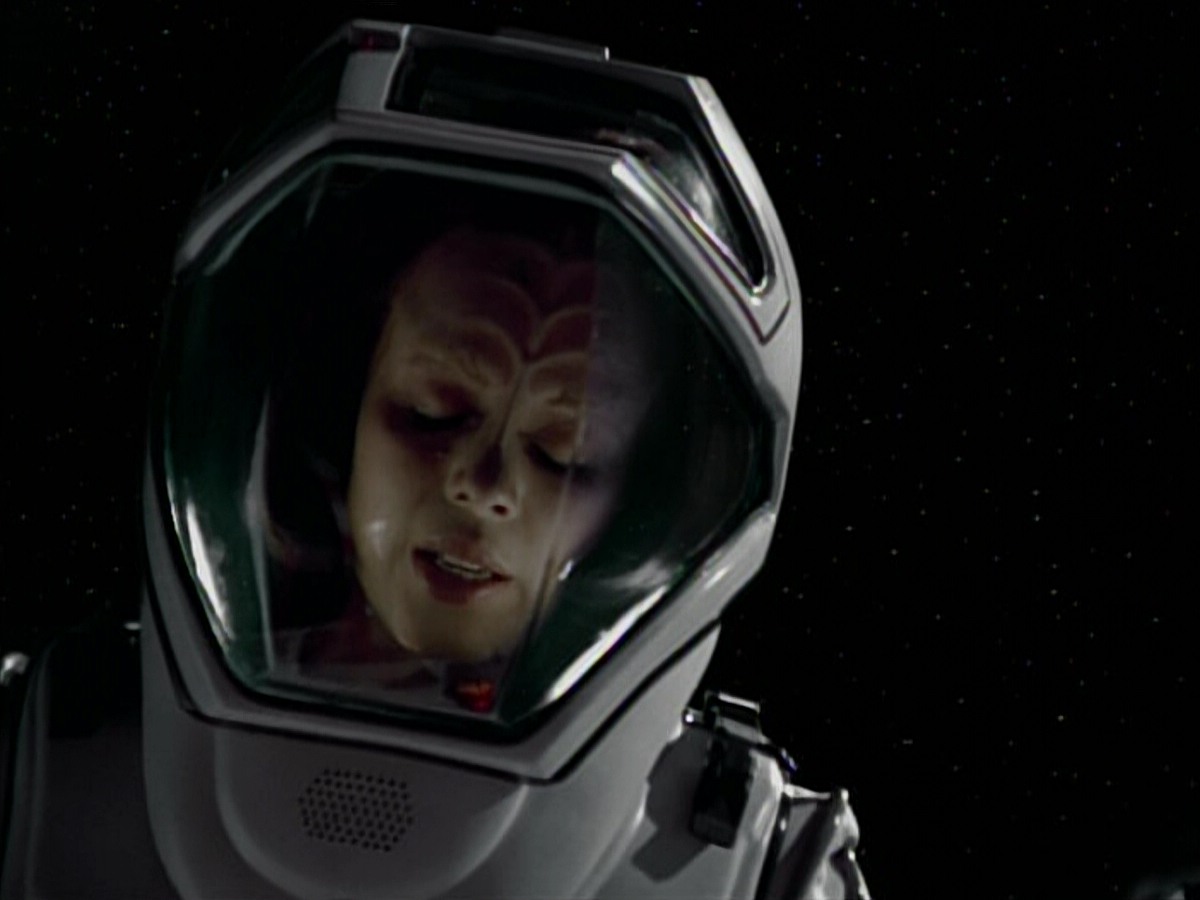 extant_StarTrekVoyager_4x03-DayOfHonor_4040.jpg