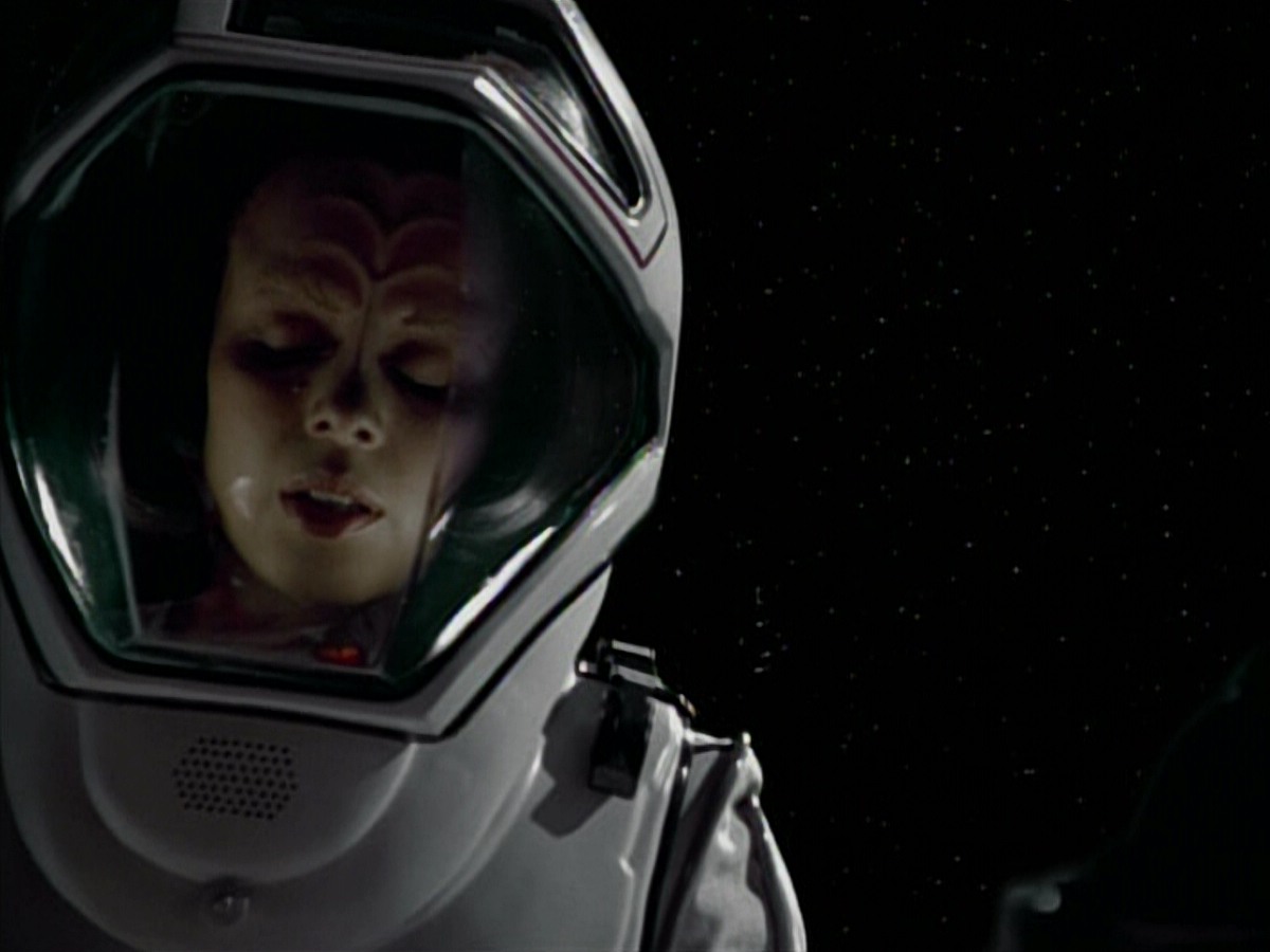 extant_StarTrekVoyager_4x03-DayOfHonor_4050.jpg