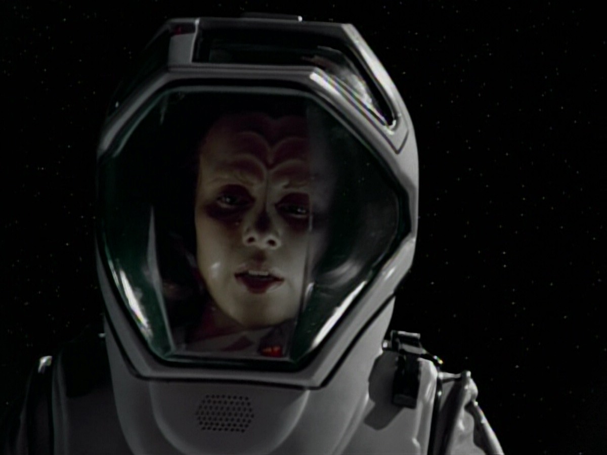 extant_StarTrekVoyager_4x03-DayOfHonor_4064.jpg