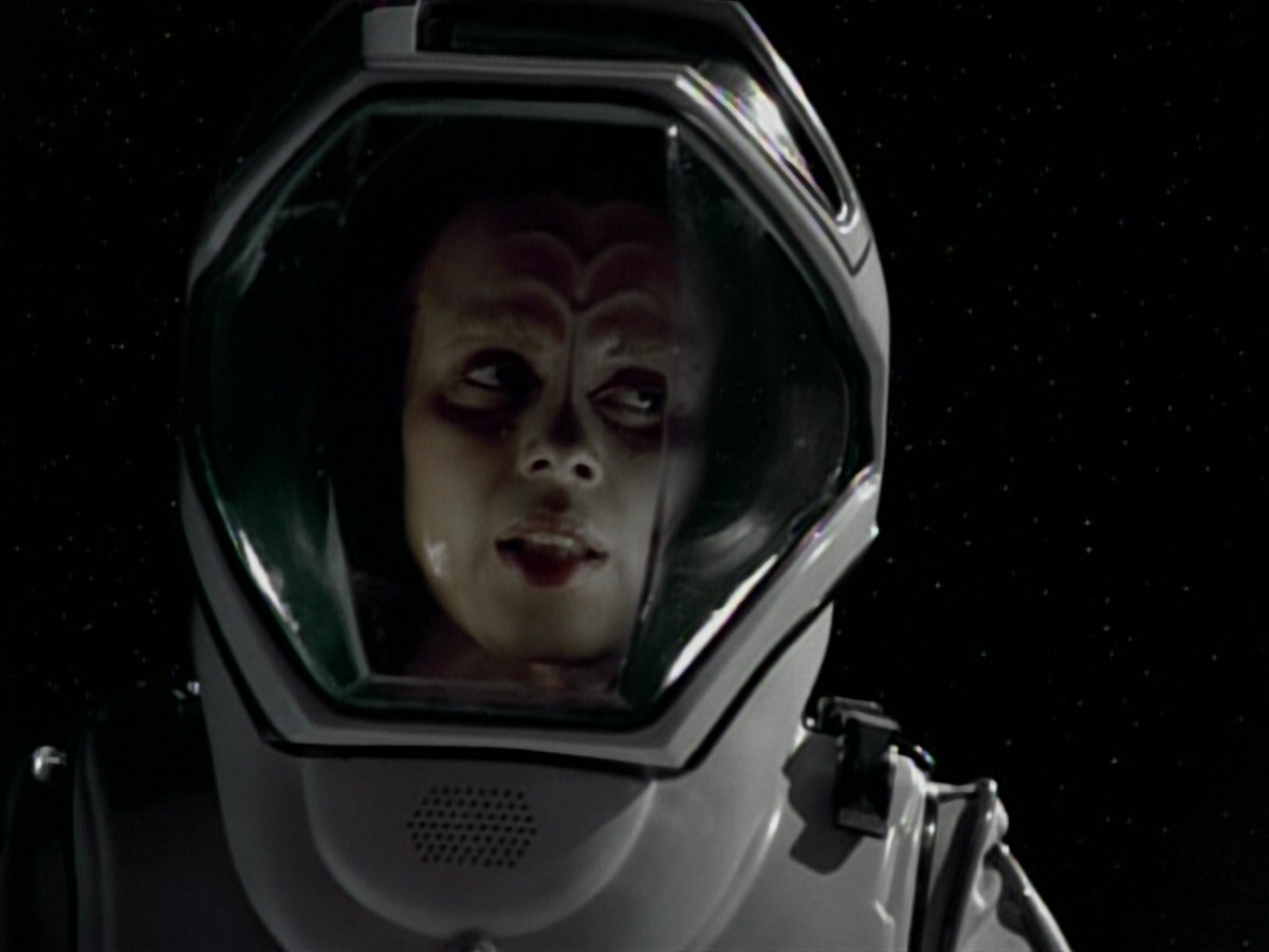 extant_StarTrekVoyager_4x03-DayOfHonor_4076.jpg