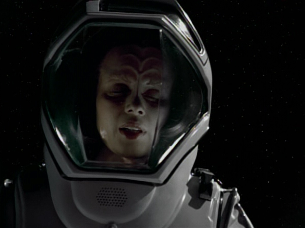 extant_StarTrekVoyager_4x03-DayOfHonor_4077.jpg
