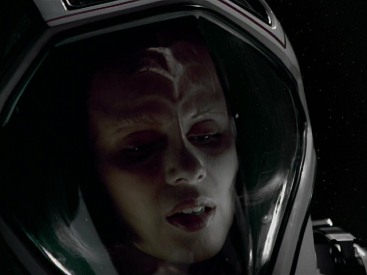 extant_StarTrekVoyager_4x03-DayOfHonor_4202.jpg