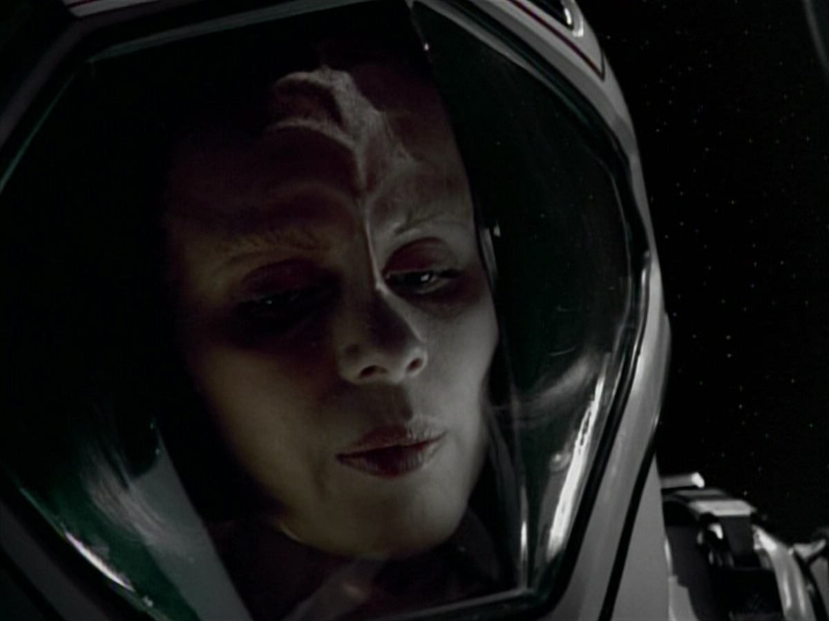 extant_StarTrekVoyager_4x03-DayOfHonor_4207.jpg