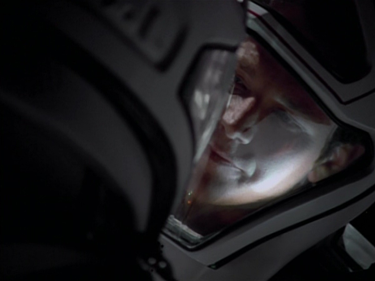 extant_StarTrekVoyager_4x03-DayOfHonor_4249.jpg