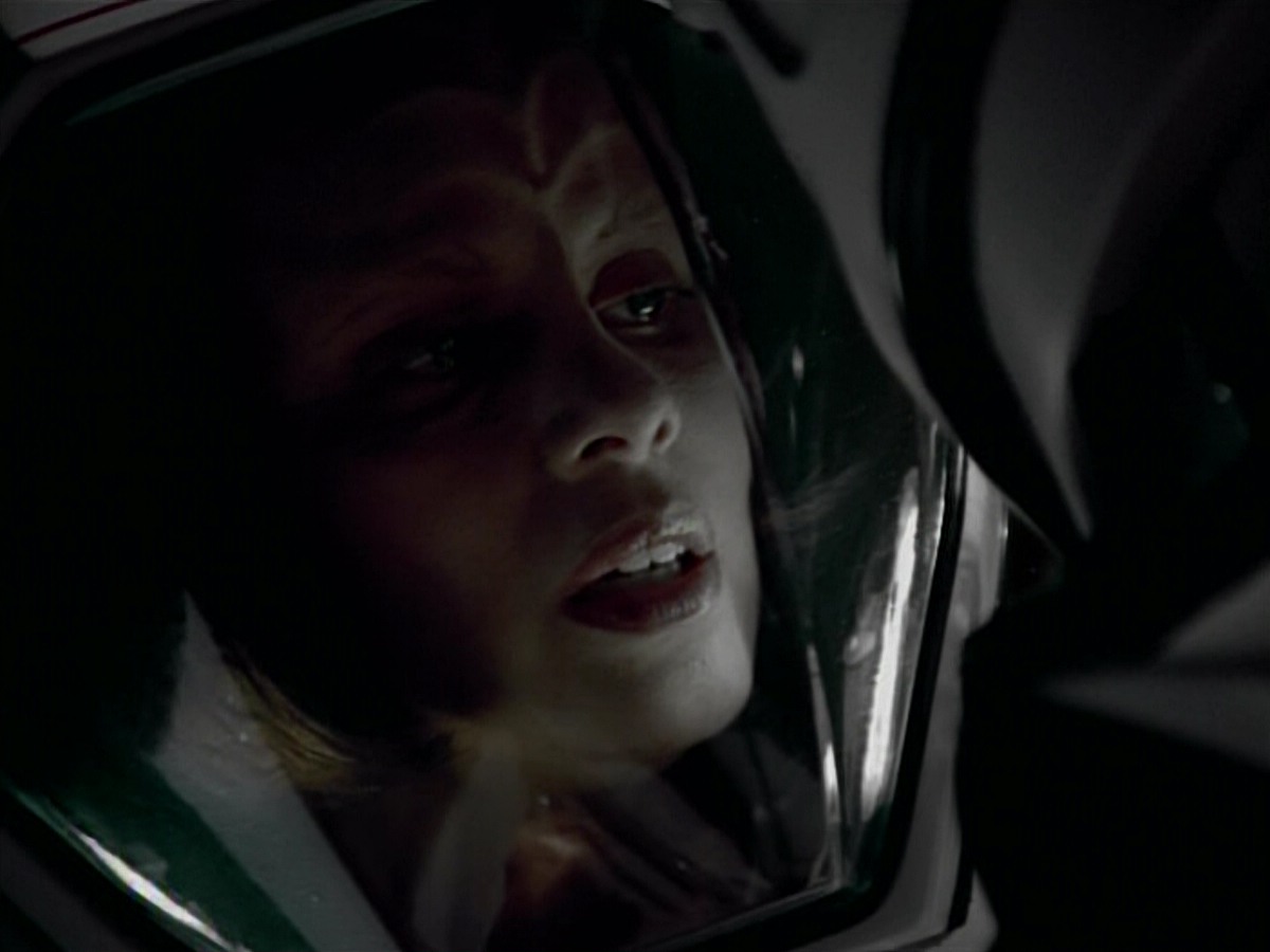 extant_StarTrekVoyager_4x03-DayOfHonor_4254.jpg
